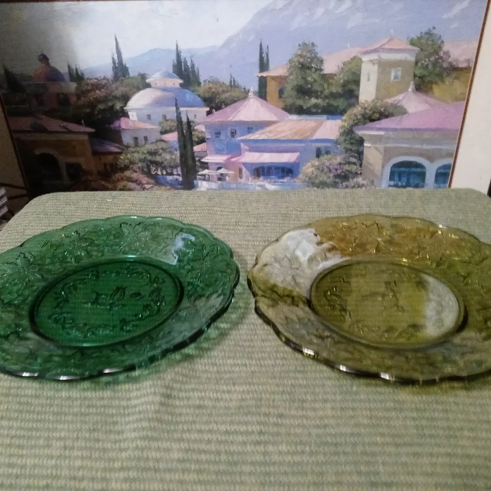 Princess House Vintage Green plate Size 🍍Size 8" Crystal Emerald Green. 🍱 - Picture 6 of 6